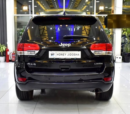 Черный Jeep Grand Cherokee Laredo 2018 год