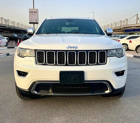 Белый Jeep Grand Cherokee Limited 2019 год Белый Jeep Grand Cherokee Limited 2019 год