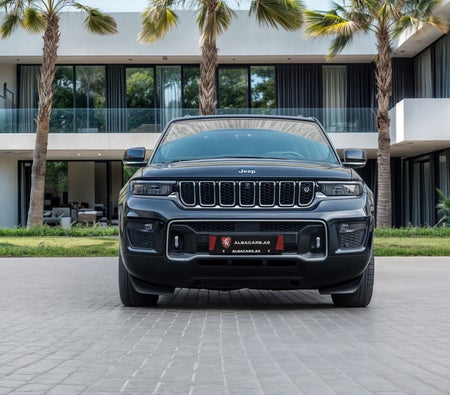 أسود جيب Grand Cherokee Overland 2024