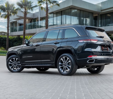 أسود جيب Grand Cherokee Overland 2024