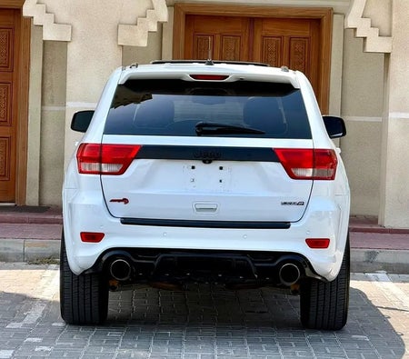 Белый Jeep Grand Cherokee SRT8 2013 Белый Jeep Grand Cherokee SRT8 2013