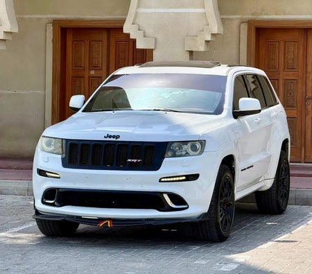 Белый Jeep Grand Cherokee SRT8 2013 Белый Jeep Grand Cherokee SRT8 2013