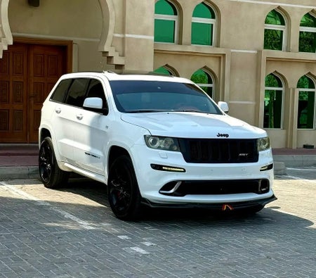 Белый Jeep Grand Cherokee SRT8 2013 Белый Jeep Grand Cherokee SRT8 2013