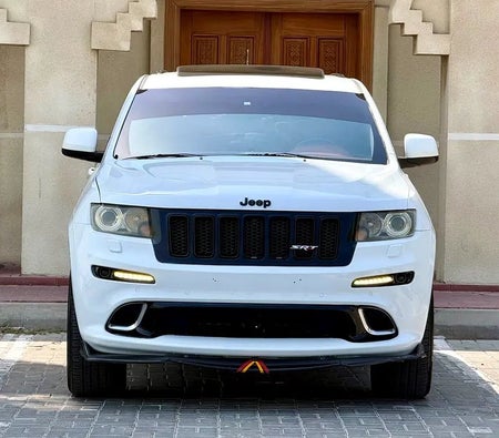 Белый Jeep Grand Cherokee SRT8 2013