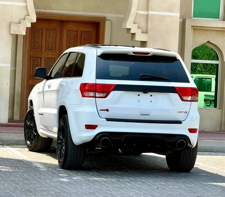 Белый Jeep Grand Cherokee SRT8 2013