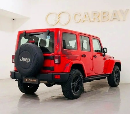 Красный Jeep Wrangler 2017 год