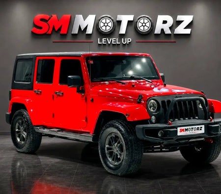 Красный Jeep Wrangler 2018 год Красный Jeep Wrangler 2018 год