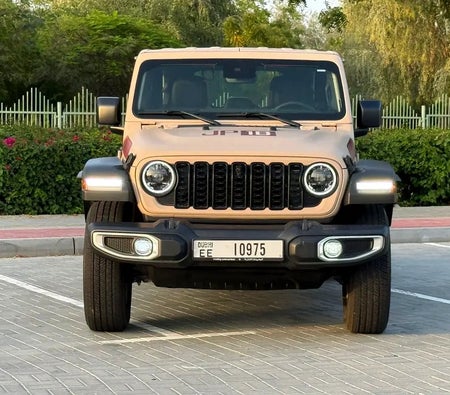 Beige Jeep Wrangler Sahara Unlimited 2024