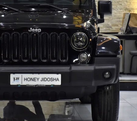 Черный Jeep Wrangler Sahara 2015 год Черный Jeep Wrangler Sahara 2015 год