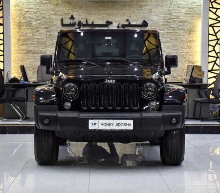 Черный Jeep Wrangler Sahara 2015 год Черный Jeep Wrangler Sahara 2015 год
