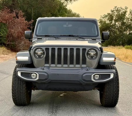 Серый Jeep Wrangler Sahara 2021 год
