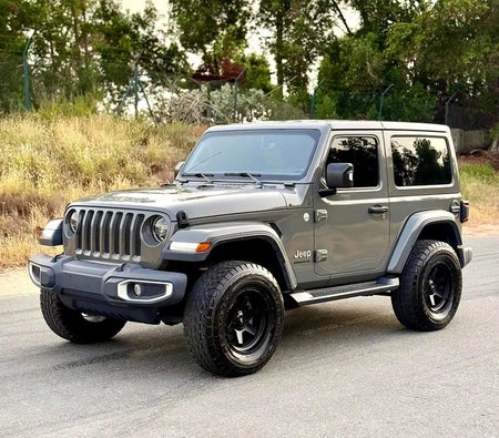 Серый Jeep Wrangler Sahara 2021 год Серый Jeep Wrangler Sahara 2021 год