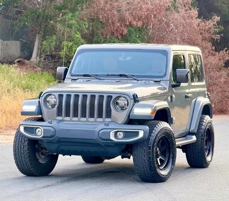 Серый Jeep Wrangler Sahara 2021 год