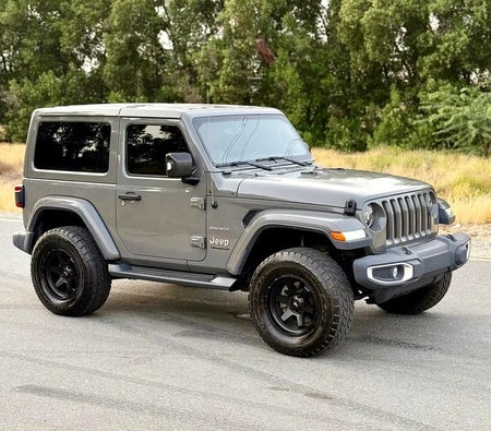 Серый Jeep Wrangler Sahara 2021 год