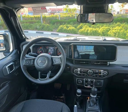Черный Jeep Wrangler Sport 2025 год Черный Jeep Wrangler Sport 2025 год