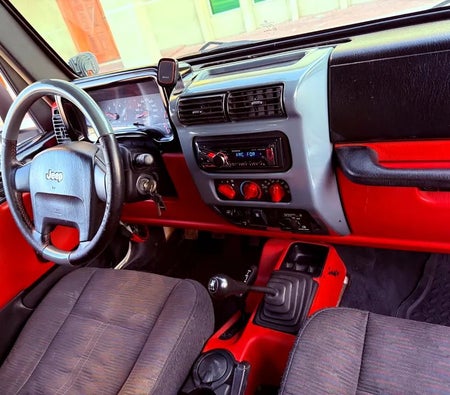 Белый Jeep Wrangler Sport 2004