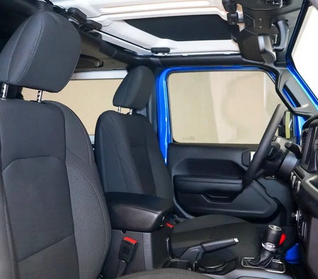 Голубой Jeep Wrangler Sport 2023 год