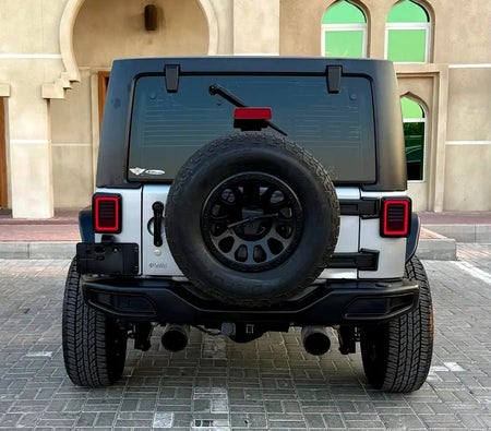 Серый Jeep Wrangler Sport 2016 год Серый Jeep Wrangler Sport 2016 год