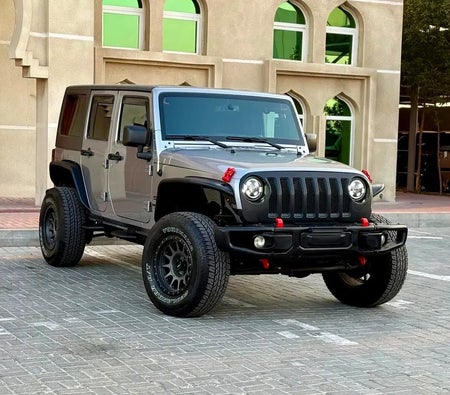 Серый Jeep Wrangler Sport 2016 год