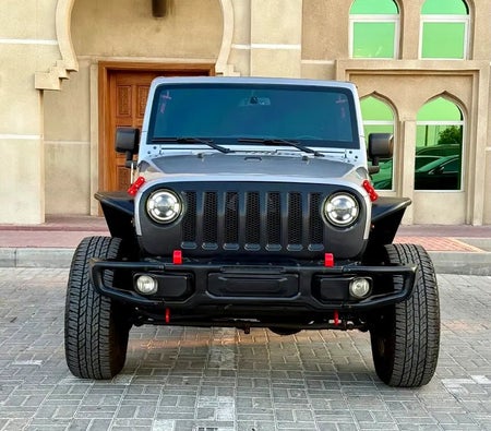 Серый Jeep Wrangler Sport 2016 год
