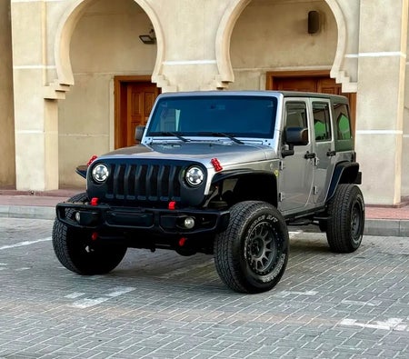 Серый Jeep Wrangler Sport 2016 год Серый Jeep Wrangler Sport 2016 год