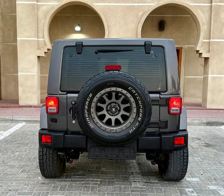 Серый Jeep Wrangler Sport 2017 год