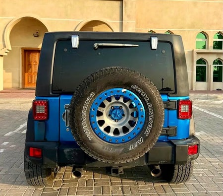 Голубой Jeep Wrangler Sport 2015 год Голубой Jeep Wrangler Sport 2015 год