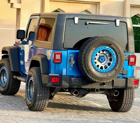 Голубой Jeep Wrangler Sport 2015 год Голубой Jeep Wrangler Sport 2015 год