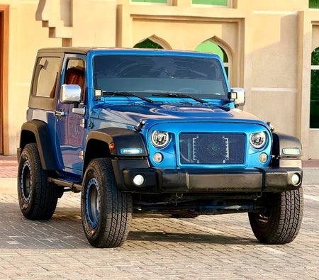 Голубой Jeep Wrangler Sport 2015 год Голубой Jeep Wrangler Sport 2015 год