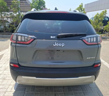 Gray Jeep Cherokee 2022