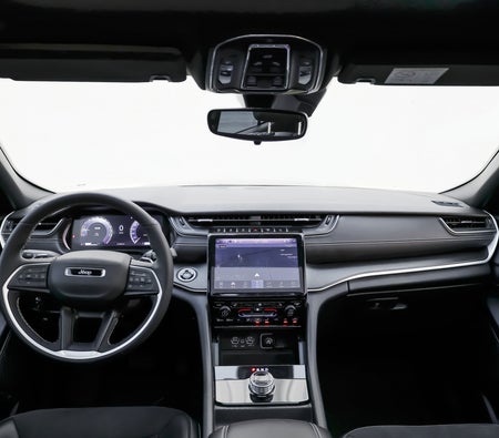 Negro Jeep Cherokee SE 2023