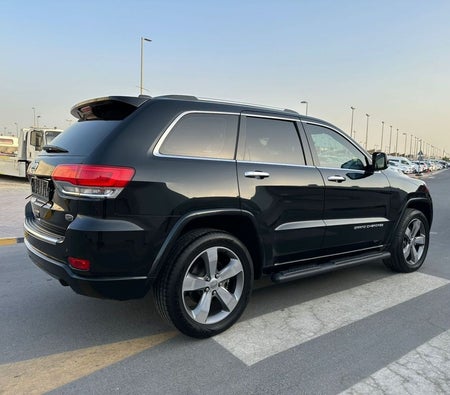 Green Jeep Grand Cherokee 2014