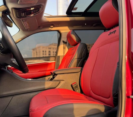 Rouge Jeep Grand Cherokee 2022