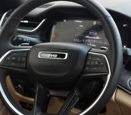 White Jeep Grand Cherokee Limited 2023