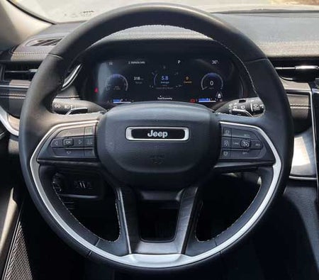 Gray Jeep Grand Cherokee Limited 2023