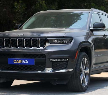 Gray Jeep Grand Cherokee Limited 2023