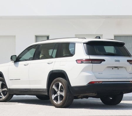 White Jeep Grand Cherokee 2023