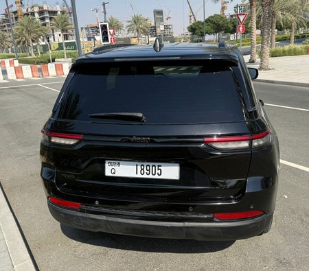 zwart Jeep Grand Cherokee 2024