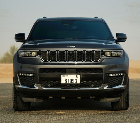 Gray Jeep Grand Cherokee 2024