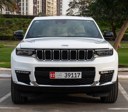 Белый Jeep Grand Cherokee 2025 год