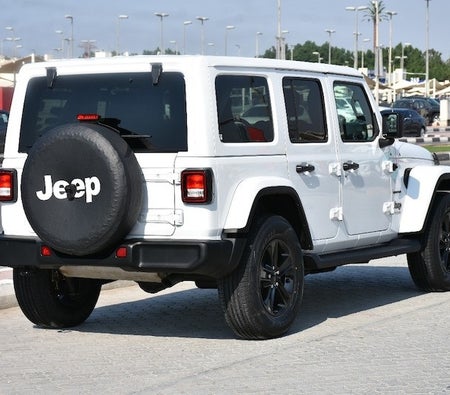White Jeep Wrangler Unlimited Sahara 2021