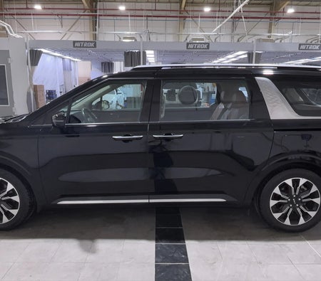 Black Kia Carnival EX 2022