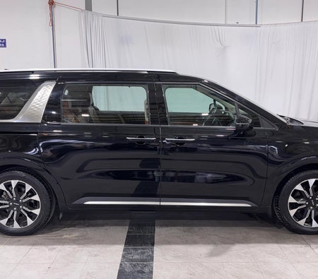 Black Kia Carnival EX 2022