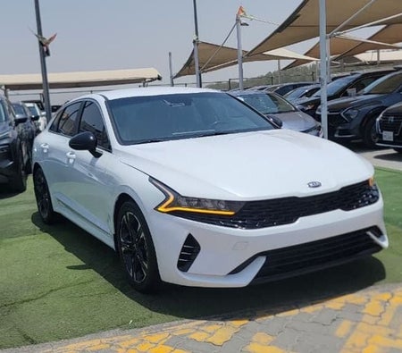 White Kia K5 2021