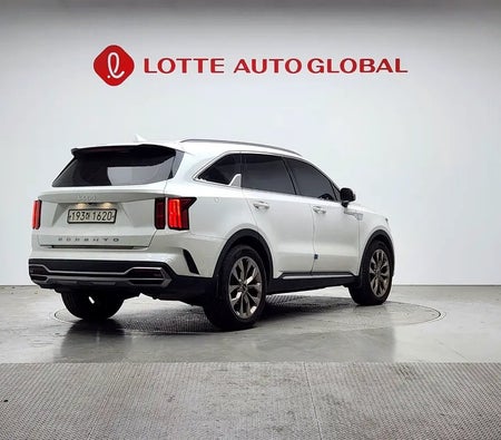 White Kia Sorento 2022