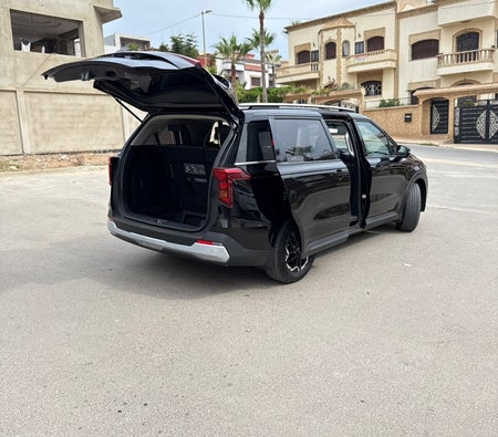 Schwarz Kia Carnival 2025
