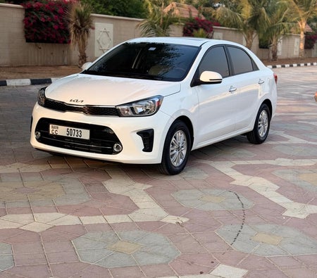 Blanc Kia Pegas 2025