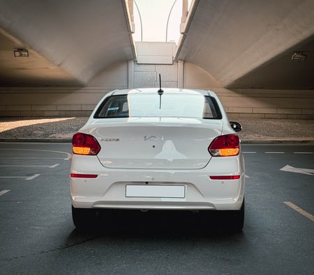 White Kia Pegas 2026