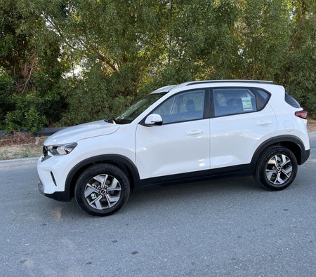 White Kia Sonet 2023