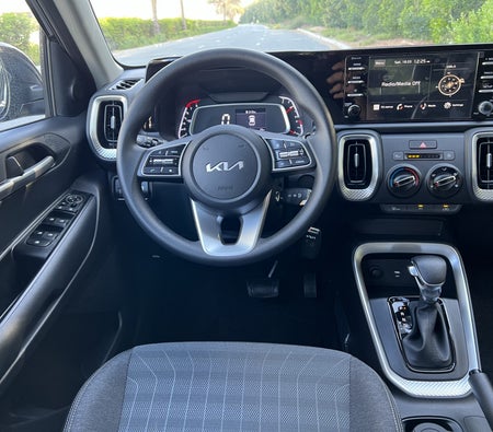 White Kia Sonet 2023 White Kia Sonet 2023